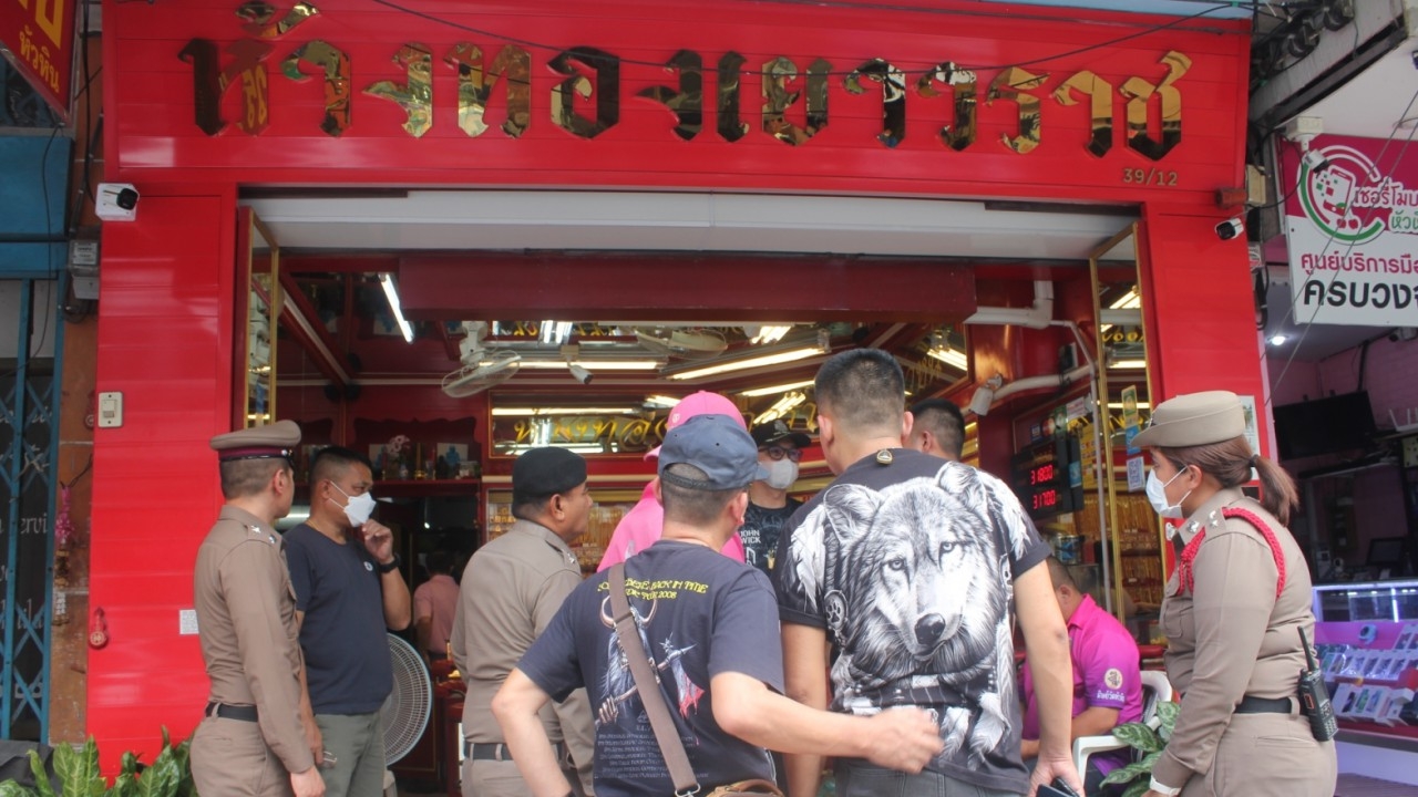 ตำรวจหัวหินล่าตัว ไรเดอร์ฟู้ดแพนด้า วิ่งราวสร้อยทอง 8 บาท ก่อนหนีไปลอยนวล