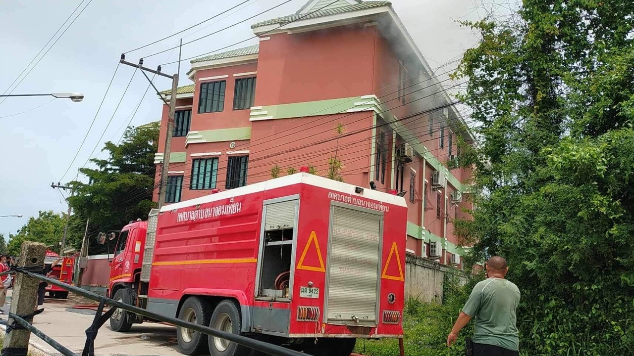 ไฟไหม้บ้านเจ้าของธุรกิจท่องเที่ยวที่ชลบุรี เพลิงเผาทรัพย์สินมีค่าวอดกว่า 15 ล้าน
