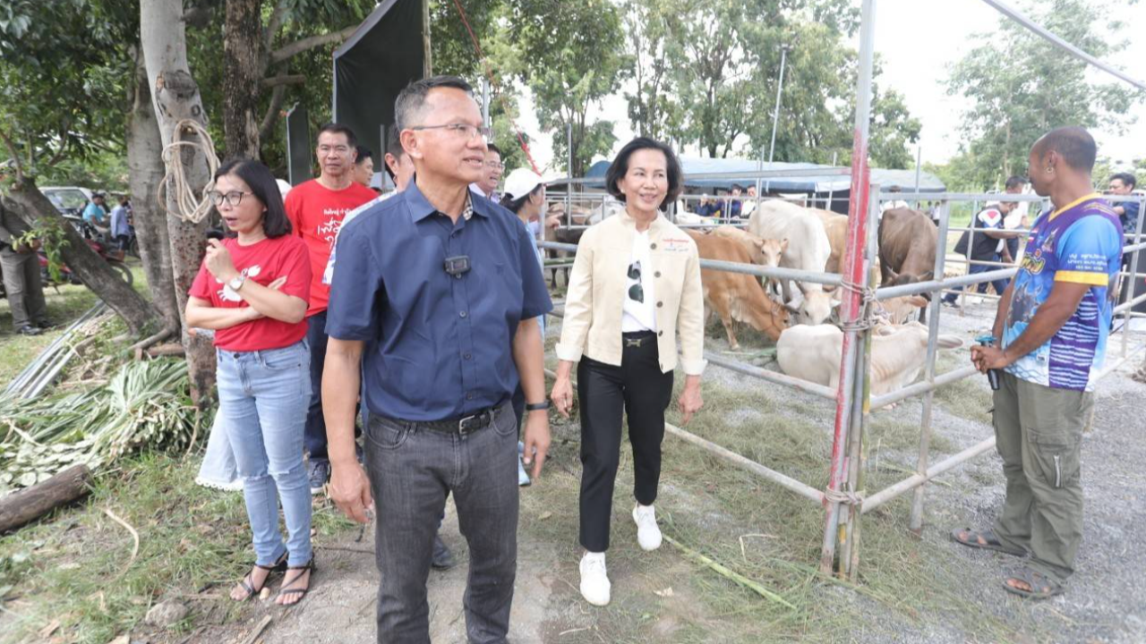 "สมศักดิ์" นำ สส.เพื่อไทย ดูงานภัยแล้ง-โคล้านตัว ลั่นไม่ทิ้งเกษตรกร