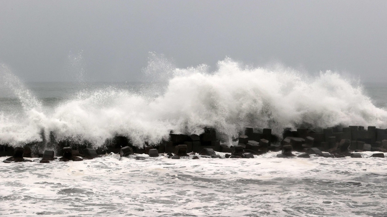 ไต้ฝุ่นทกซูรีพัดถล่มจีนต่อจากไต้หวัน ทำฝูเจี้ยนอ่วมหนัก (คลิป)