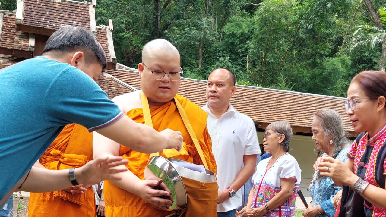 “เพนกวิน พริษฐ์” เข้าสู่ร่มกาสาวพัสตร์ บวชแล้วที่เชียงใหม่ ฉายาเขมปัญโญ