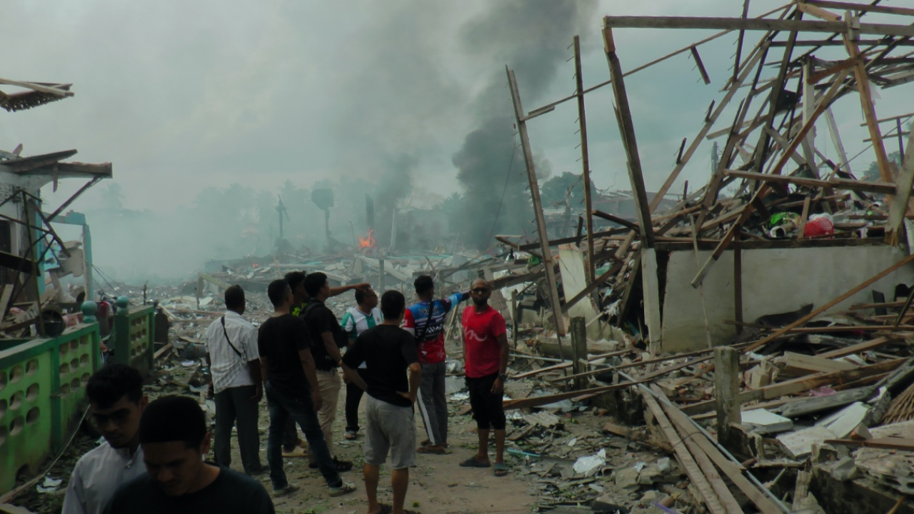 ด่วน โกดังพลุระเบิดตลาดมูโนะ สุไหงโก-ลก พังราบ ตายเจ็บร่วมร้อย 