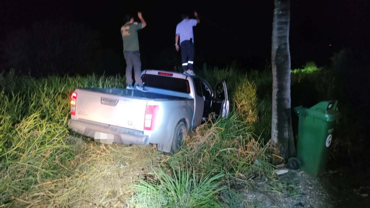 ล่าระทึก หนุ่มเมาหวังฉุดสาว ซิ่งกระบะหนี ตร.ตามรวบ-จนมุมในพงหญ้า