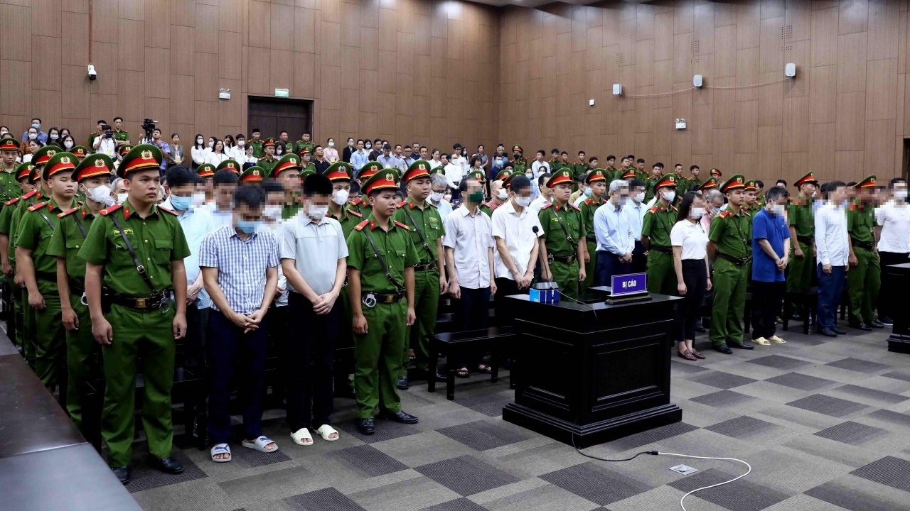 เวียดนามจำคุกเจ้าหน้าที่รัฐ-อดีตรมต. 54 คน รับสินบนช่วงโควิด-19 ระบาด