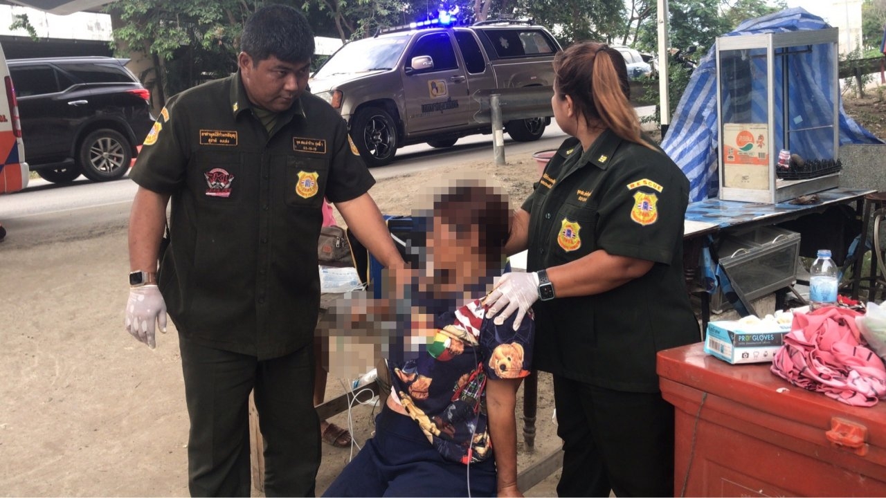 ตำรวจท่าข้าม ล่ามือมีดแทงแม่ค้าหน้าศาลเจ้าพ่อจงอาง แบบไม่มีสาเหตุและไม่รู้จัก