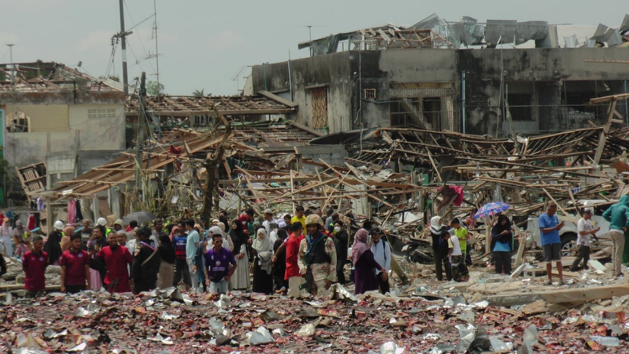 มทภ.4 สั่งสอบใบอนุญาตโกดังเก็บพลุ ชี้ ดินระเบิดมีขนาด 5 ตัน รัศมีทำลาย 2 กม.