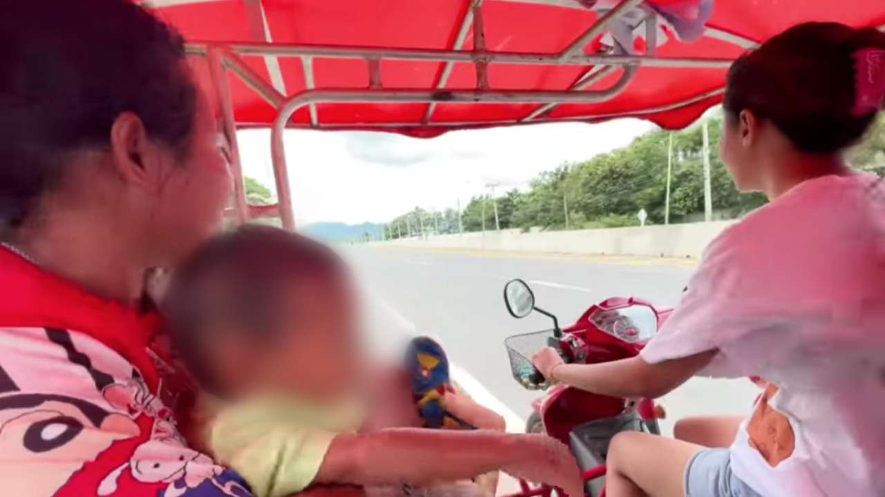 เห็นแล้วใจฟู แก๊งสาวขี่รถพ่วงข้าง อาสาไปส่งแม่อุ้มลูกน้อยเดินข้างถนน