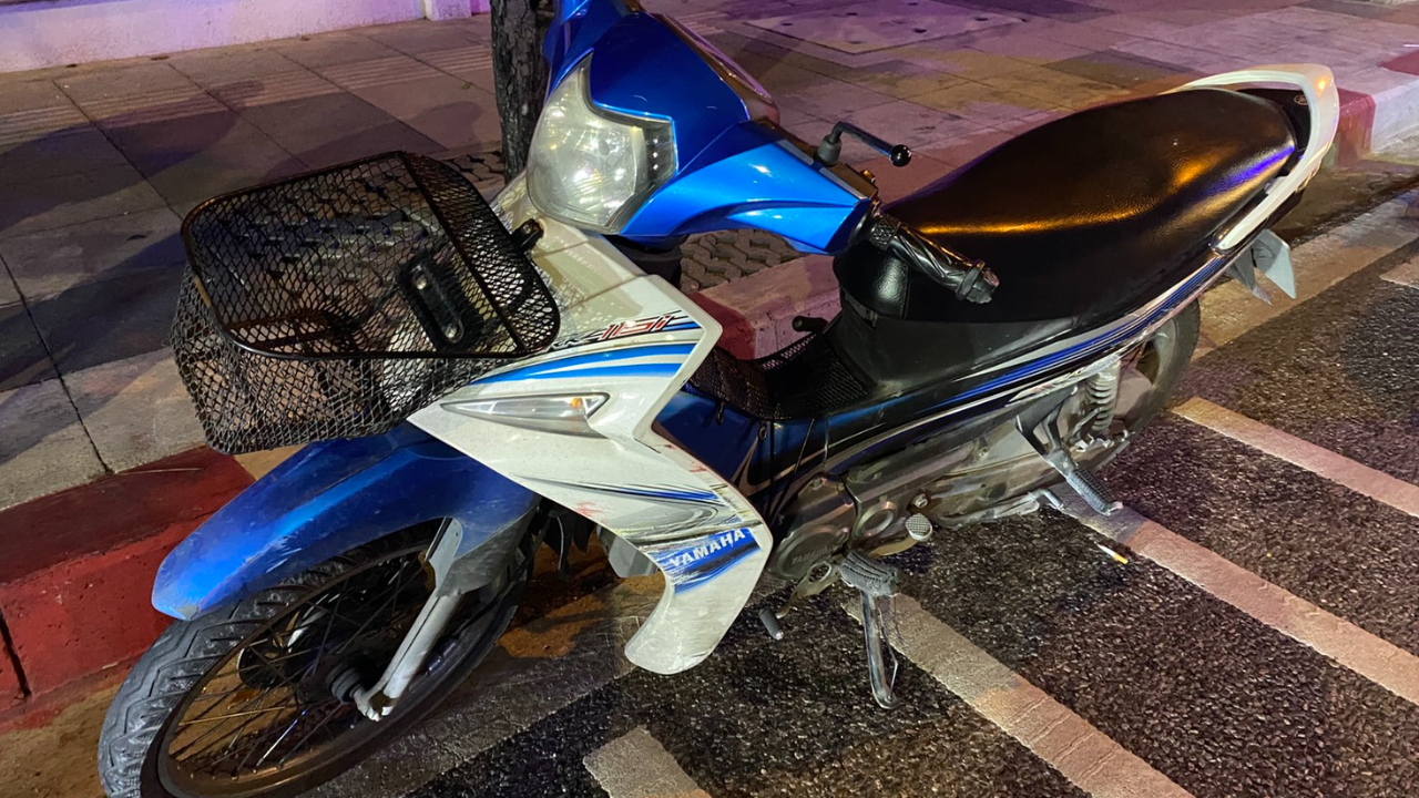 สลด หนุ่มสาวขี่ จยย.พลิกคว่ำหน้าศาลอาญา รัชดาฯ ตาย 1 เจ็บ 1