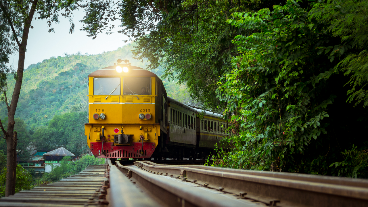 เช็กตารางเดินรถไฟไทย เวลาเดินรถ พร้อมระบบติดตามขบวนรถไฟเรียลไทม์