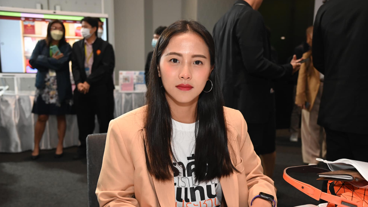 “ไอซ์ รักชนก” ขอโทษปมนั่งไม่สุภาพในสภา แนะโฟกัสเนื้อหาประชุมดีกว่า