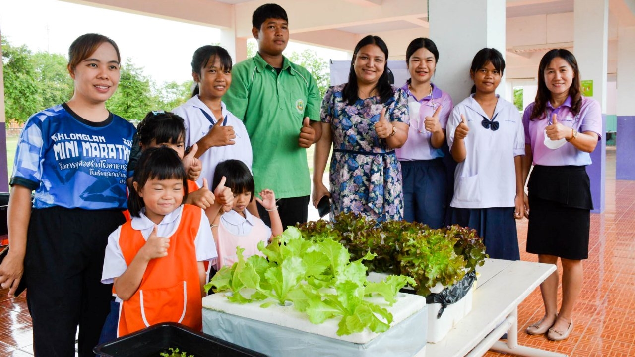 ร.ร.บ้านมอสมบูรณ์มิตรภาพ สอนนักเรียนปลูกผักไฮโดรโปนิกส์ ขายหาทุนอาหารกลางวัน