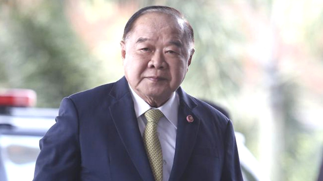 "บิ๊กป้อม" บอก "ไม่รู้ ต้องดูก่อน" ถูกถาม รับตำแหน่งใน ครม.ใหม่ หรือไม่ 