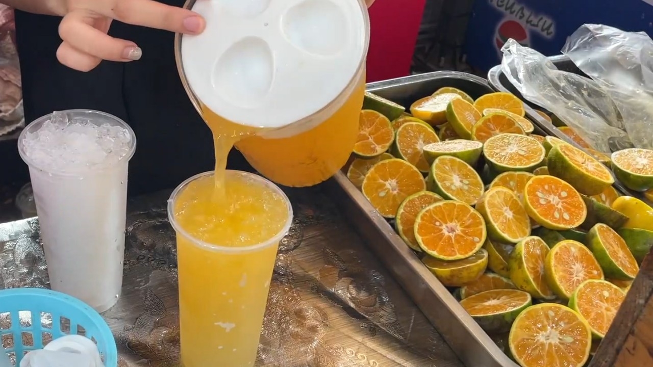 ซอฟต์พาวเวอร์ ลิซ่า BLACKPINK พาตลาดน้ำส้มคึกคัก แม่ค้าเชื่อช่วงขายดีแน่