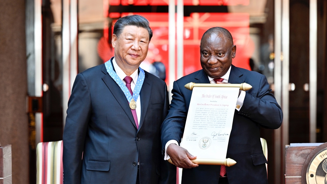 สี จิ้นผิง ปธน.จีน ได้รับเครื่องอิสริยาภรณ์แห่งแอฟริกาใต้