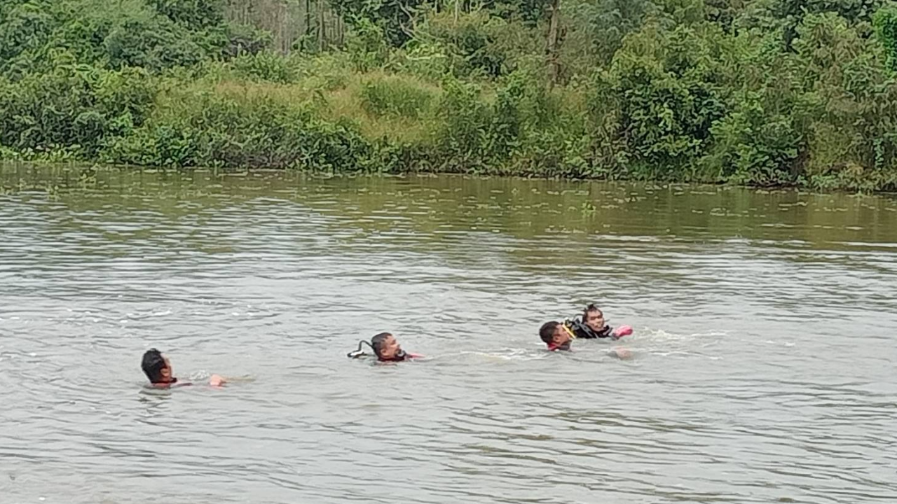 สลด 4 ชีวิต นักเรียนชาย ม.ต้น เล่นฝายน้ำล้น ถูกกลืน 2 ศพ