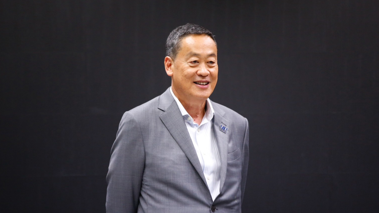 “เศรษฐา” ยิ้มแย้มเปิดใจ ไม่ชินถูกเรียกนายกฯ รูดซิปปากนั่งควบคลังเอง