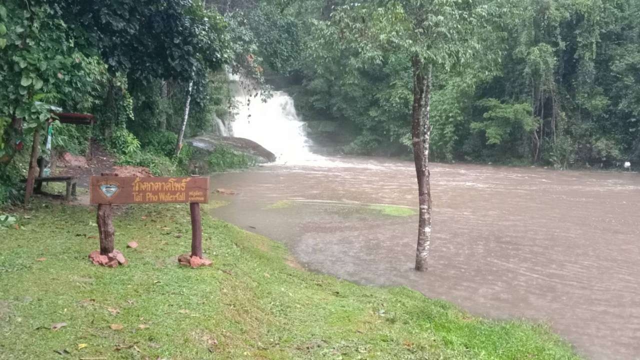 อช.ภูลังกา สั่งปิดน้ำตกตาดโพธิ์-ตาดขาด หลังน้ำป่าท่วม หวั่นอันตราย นทท.