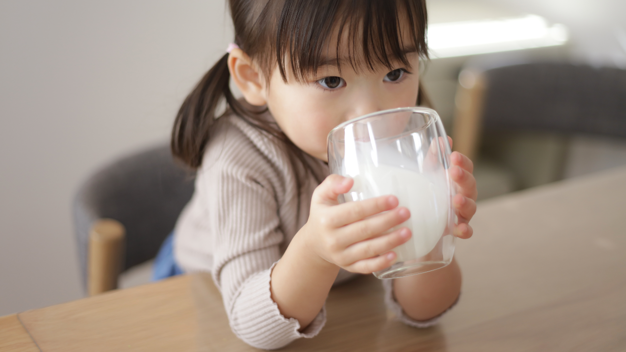 10 เครื่องดื่มสำหรับเด็ก ยี่ห้อไหนดี เติมพลังให้สดชื่น พร้อมลุยทุกกิจกรรม