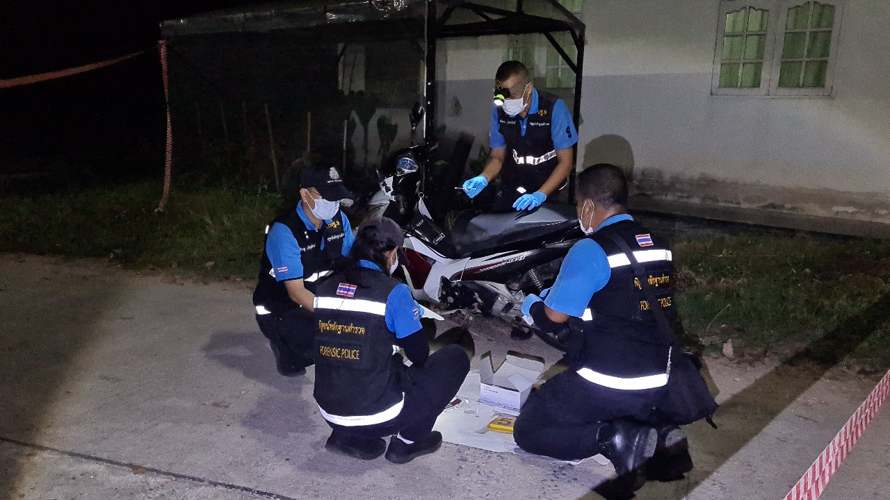 สุดโหด คนร้ายบุกฆ่าลุง 67 กระหน่ำยิงคาบ้าน-ร่างพรุนตายสยอง