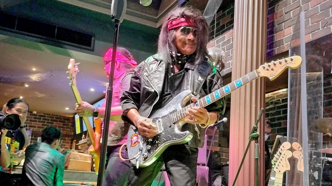 พี่ๆน้องๆ ศิลปินฉลองวันเกิด กีตาร์คิง “แหลม มอริสัน” คัมแบ็กขึ้นโชว์