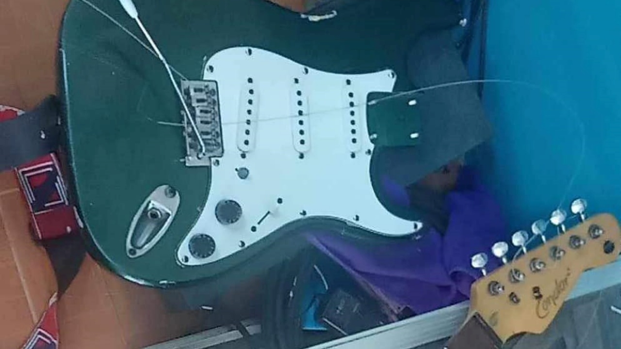 นักเรียนหนุ่มตัดพ้อ อ้างครูอาละวาดทุบ "กีต้าร์" จนพัง ซ้ำยังไม่รับผิดชอบ