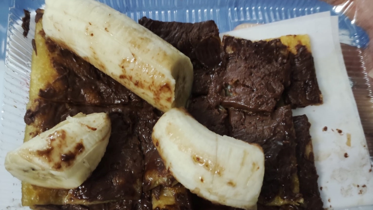 อร่อยเต็มคำ สาวสั่งโรตีนูเทลล่า เพิ่มกล้วย เปิดมาตกใจ คนขายใส่มาให้ทั้งลูก