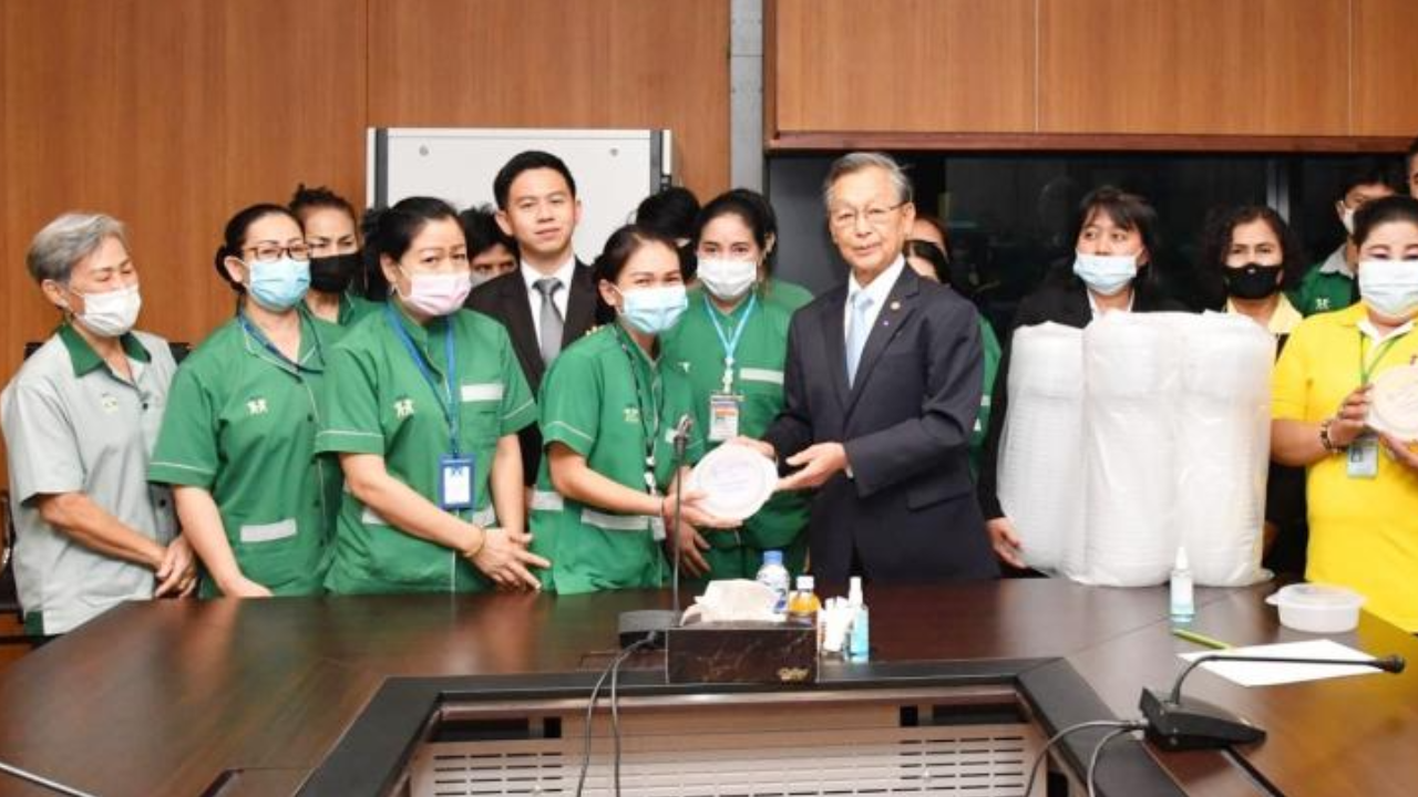 ปชป. แจง “ชวน” แจกของปีใหม่แม่บ้านสภา ไม่ได้ใช้เงินรับรอง แบบรองประธานอ๋อง