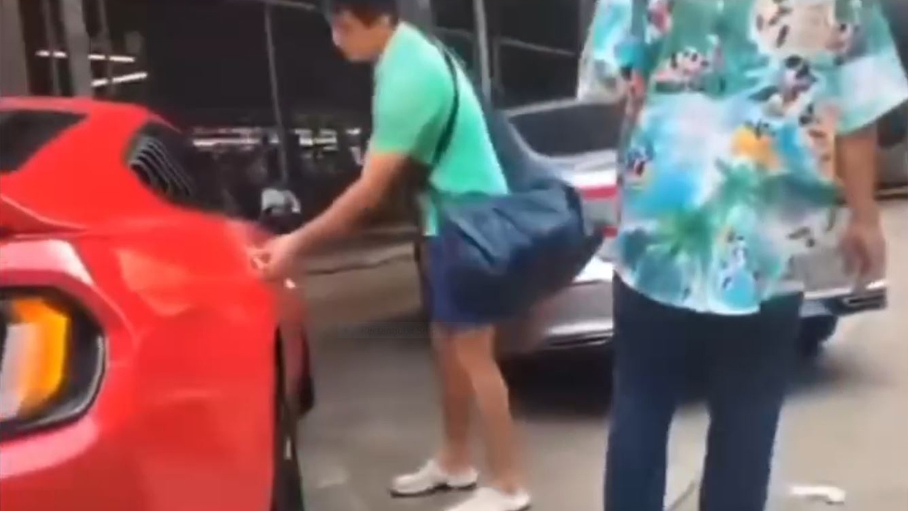 ตร.เตรียมออกหมายเรียกหนุ่มชักปืนขู่พนักงานยึดรถฟอร์ดมัสแตงรับทราบข้อหา