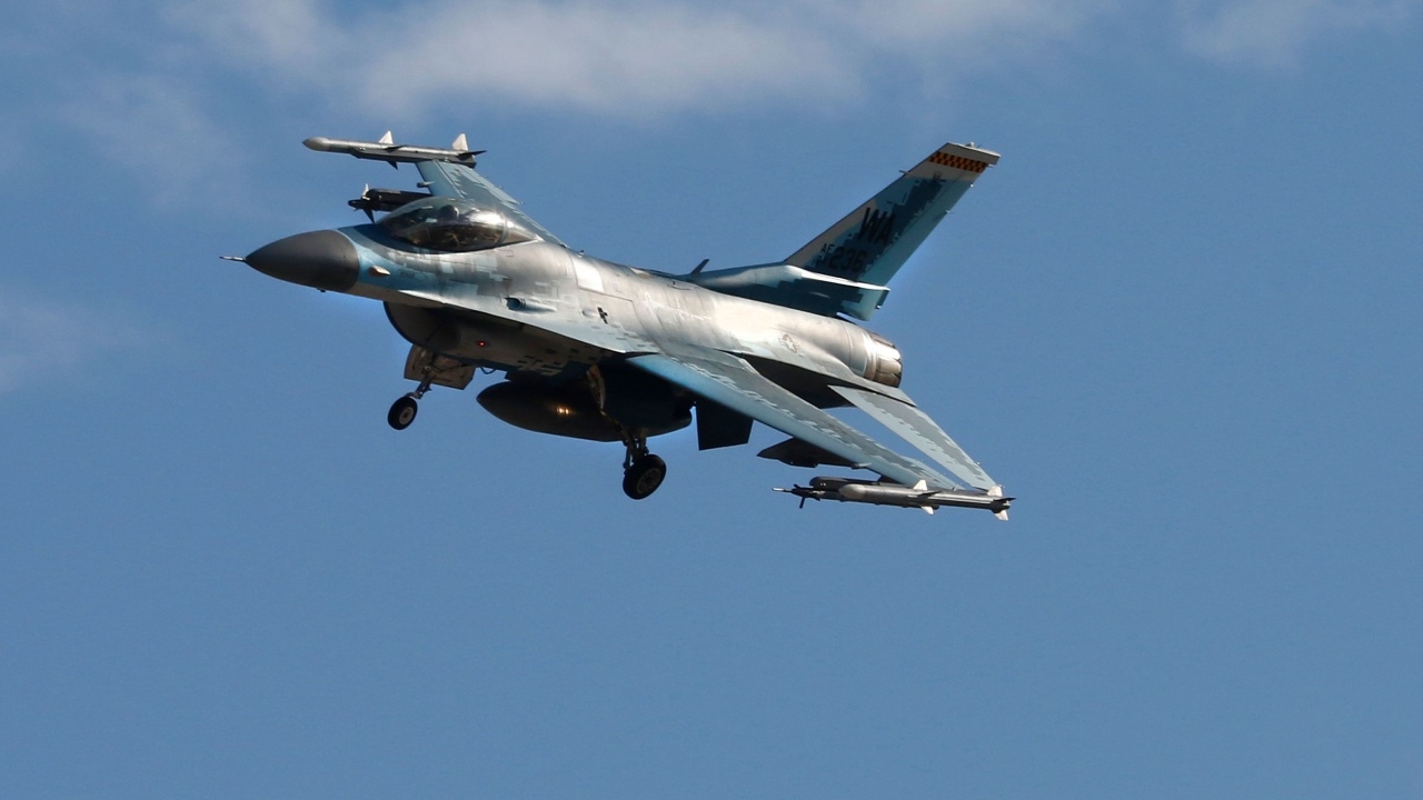 ปมยึกยักส่งเครื่องบิน F-16