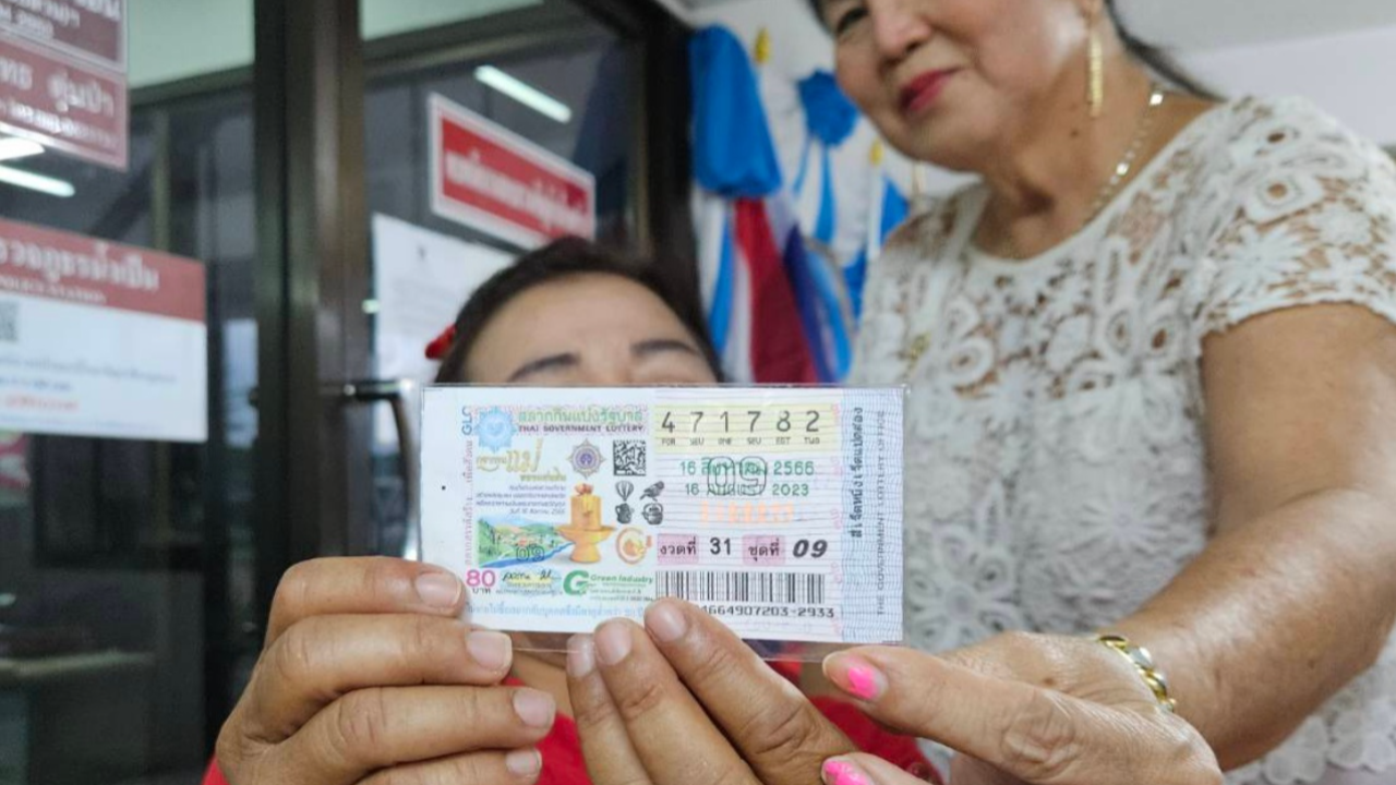 แม่ค้าน้ำตาไหล ถูกหวย 6 ล้านพลิกชีวิตเป็นเศรษฐี เชื่อเพราะบูชาท้าวเวสฯ 