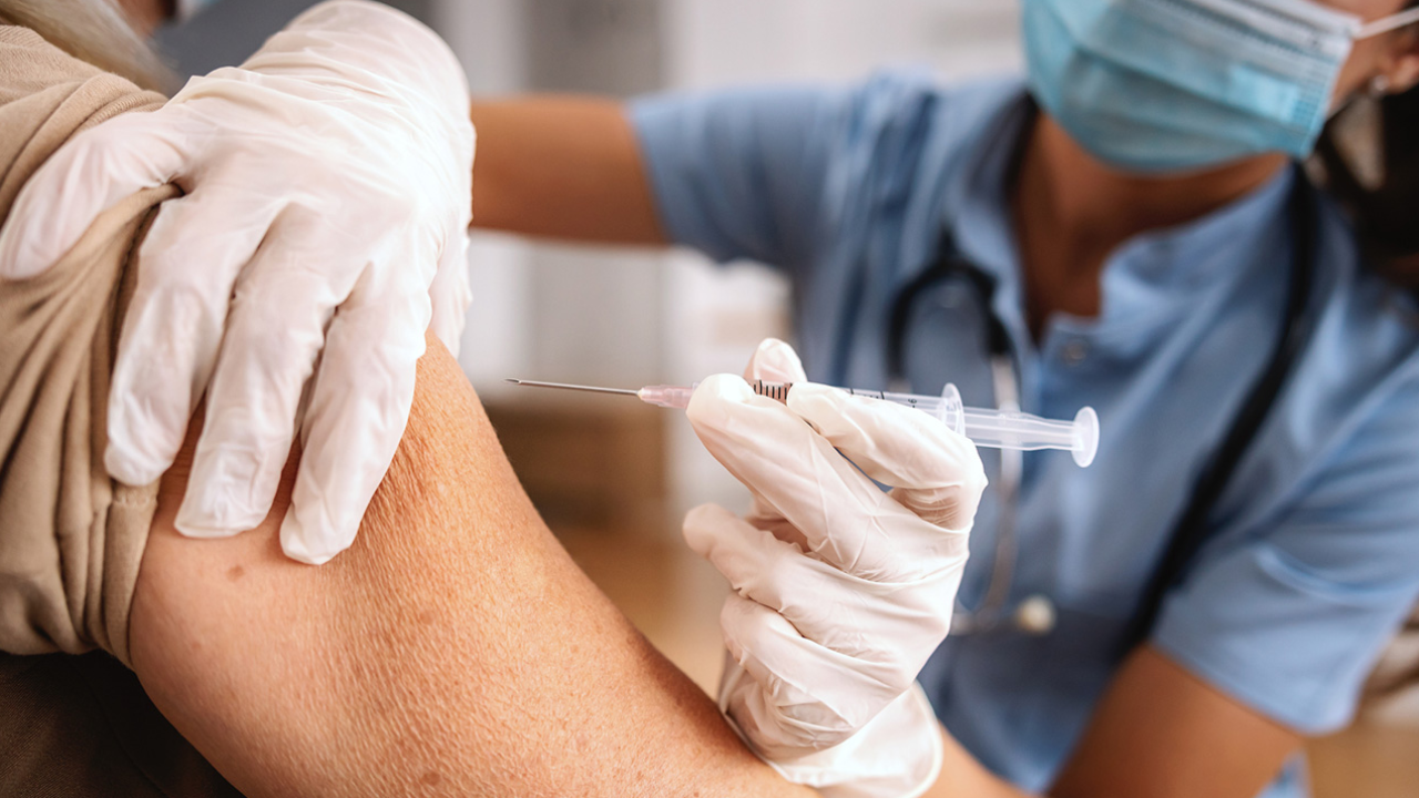 หมอมนูญ เผยเคสผู้ป่วยไข้หวัดใหญ่ ย้ำช่วงนี้คนไทยเป็นกันมาก แนะฉีดวัคซีน