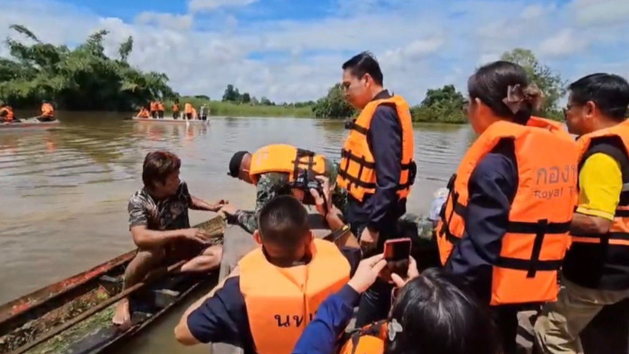 "สุทิน" ตรวจสถานการณ์น้ำ "อุดรธานี" กำชับทุกเหล่าทัพ ช่วยเหลือประชาชน