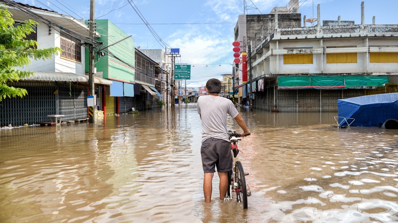 ปภ. เตือน 8 จังหวัด เฝ้าระวังน้ำท่วมฉับพลัน น้ำป่าไหลหลาก น้ำทะเลหนุนสูง