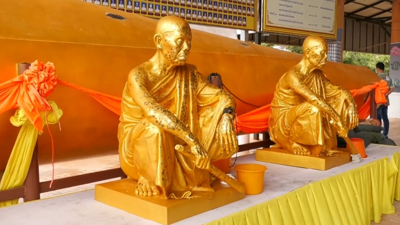 สาวมาแก้บน "หลวงพ่อคูณ" หลังให้โชคหลายงวด ไม่พลาดขอเลขเด็ด ลุ้นรวย 1/10/66