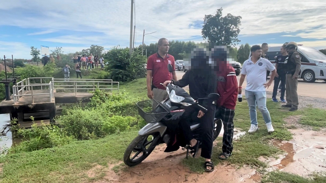 คุมทำแผน 2 ดญ. ลวงฆ่าโหดรุ่นพี่ม.3 กดน้ำทิ้งศพในบึง แค้นคบชายคนเดียวกัน