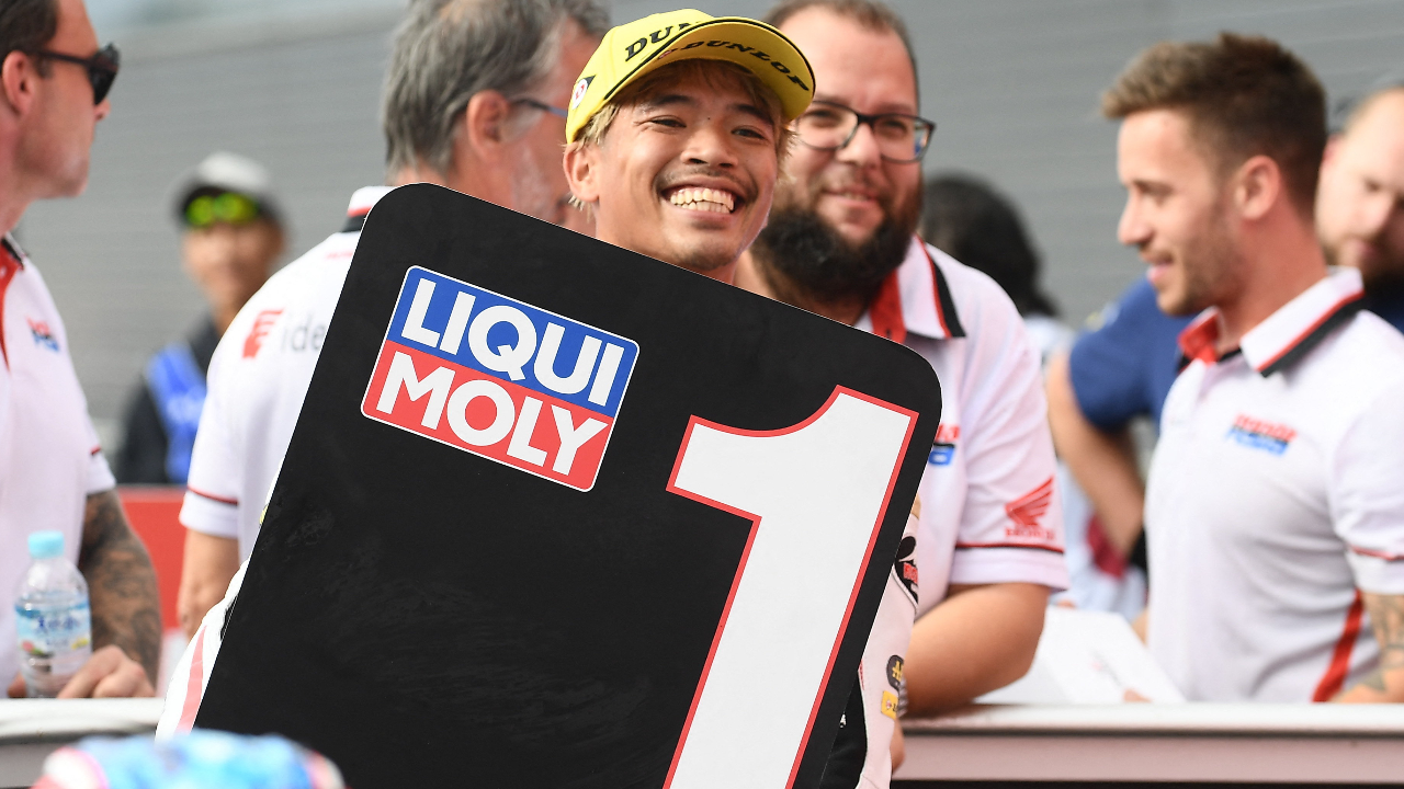 "ก้อง สมเกียรติ จันทรา" คว้าแชมป์โมโตทู สนามบ้านเกิดฮอนด้า ควงคู่หูเข้าอันดับ 1-2