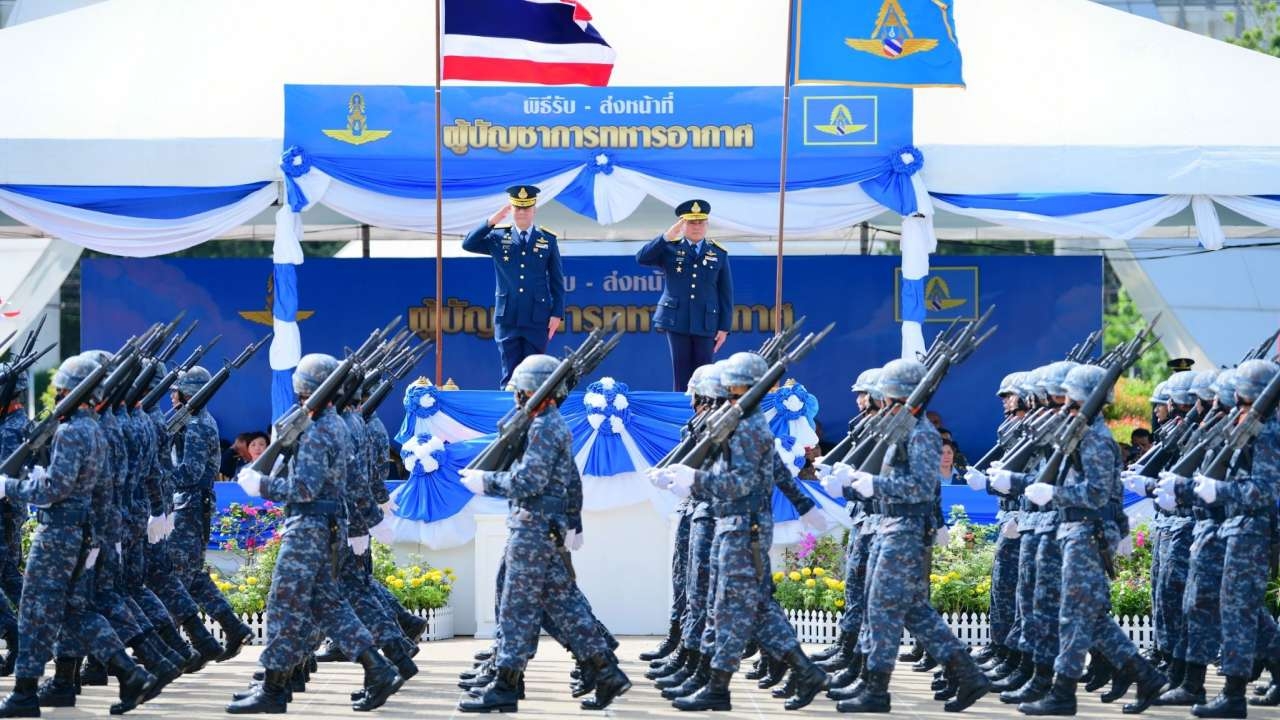 ทอ. จัดใหญ่รับ "บิ๊กไก่" ขึ้นแท่น "แม่ทัพฟ้า" ลั่นปกป้องราชบัลลังก์