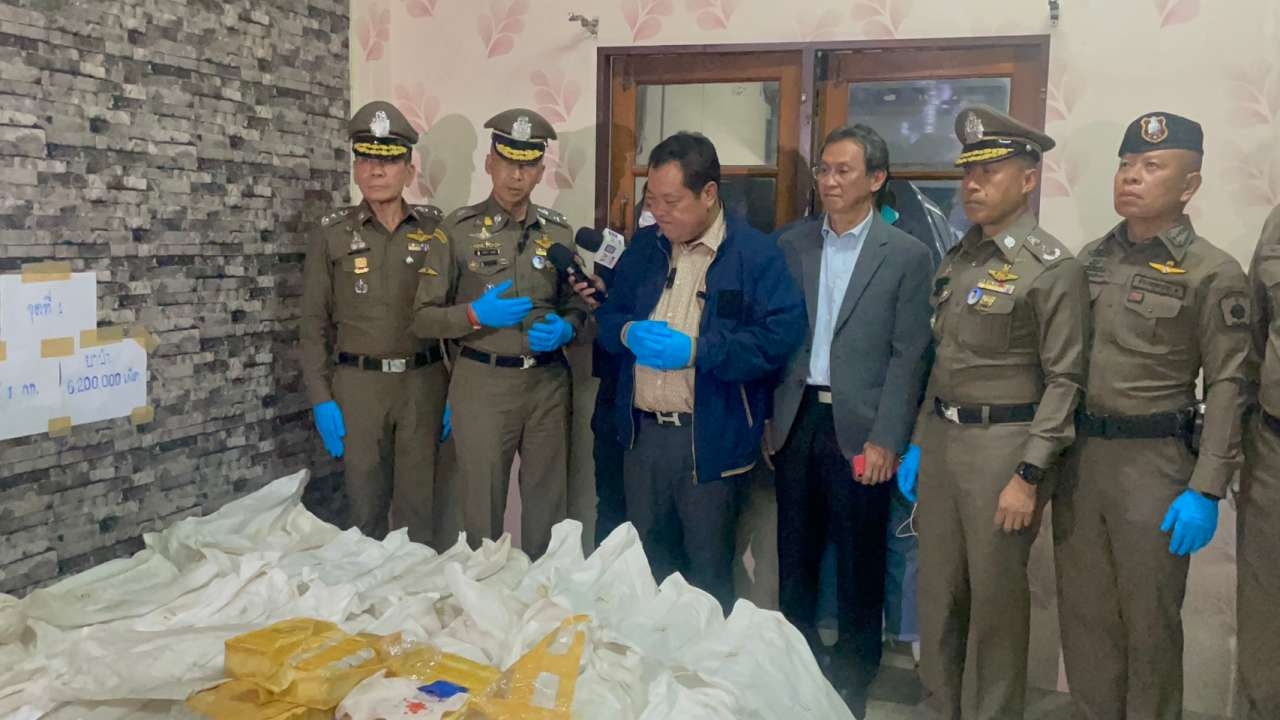 "ทวี-บิ๊กต่อ" ลุยนครปฐมขยายผล ทลายแก๊งยาบ้า 2 วัน รวม 22 ล้านเม็ด