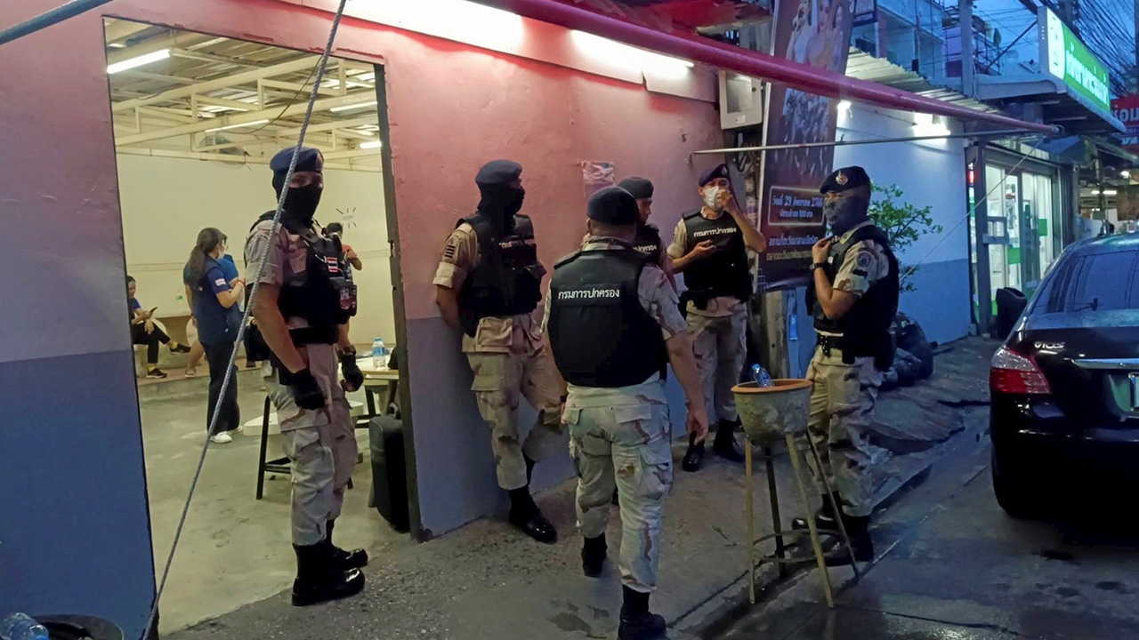 สั่งเด้งทันควัน "5 เสือ" สน.ร่มเกล้าเซ่นบ่อนไฮโล ตั้งแต่ ผกก.ยัน สว. สส. 