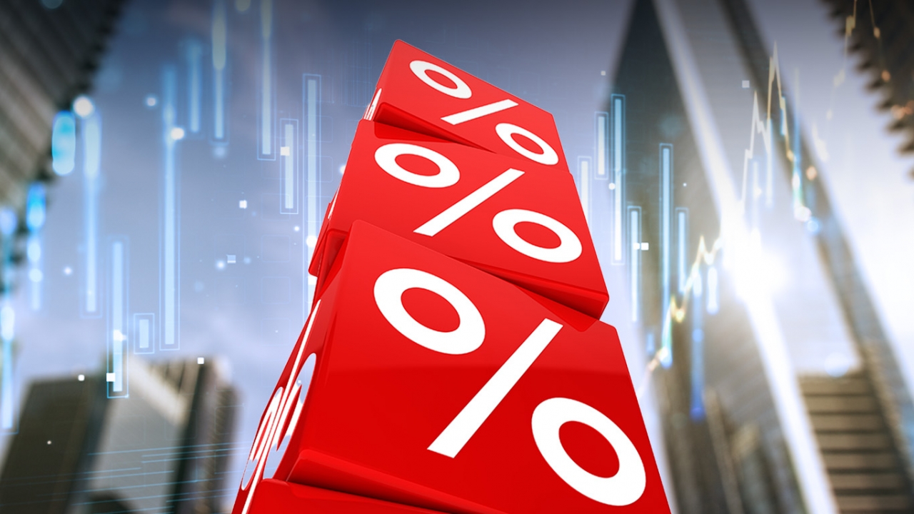 กนง.ขึ้น “ดอกเบี้ย” ส้มหล่น กำไรแบงก์ สวนทาง ภาคธุรกิจ-ครัวเรือน แบกต้นทุนการเงินเพิ่ม น่าห่วง!