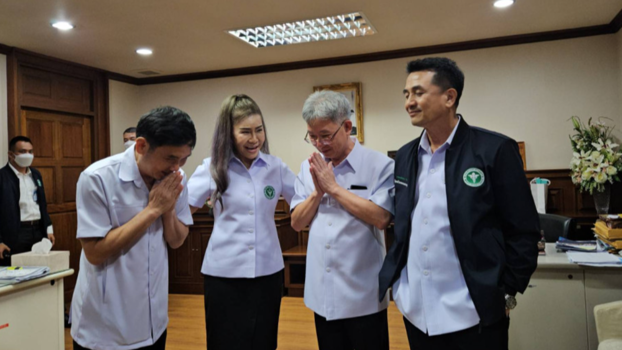 “หมอชลน่าน” เป็นกาวใจสางปม “หมอสุภัทร-หมอโอภาส” ยันหัวใจเราเป็นหนึ่งอยู่แล้ว