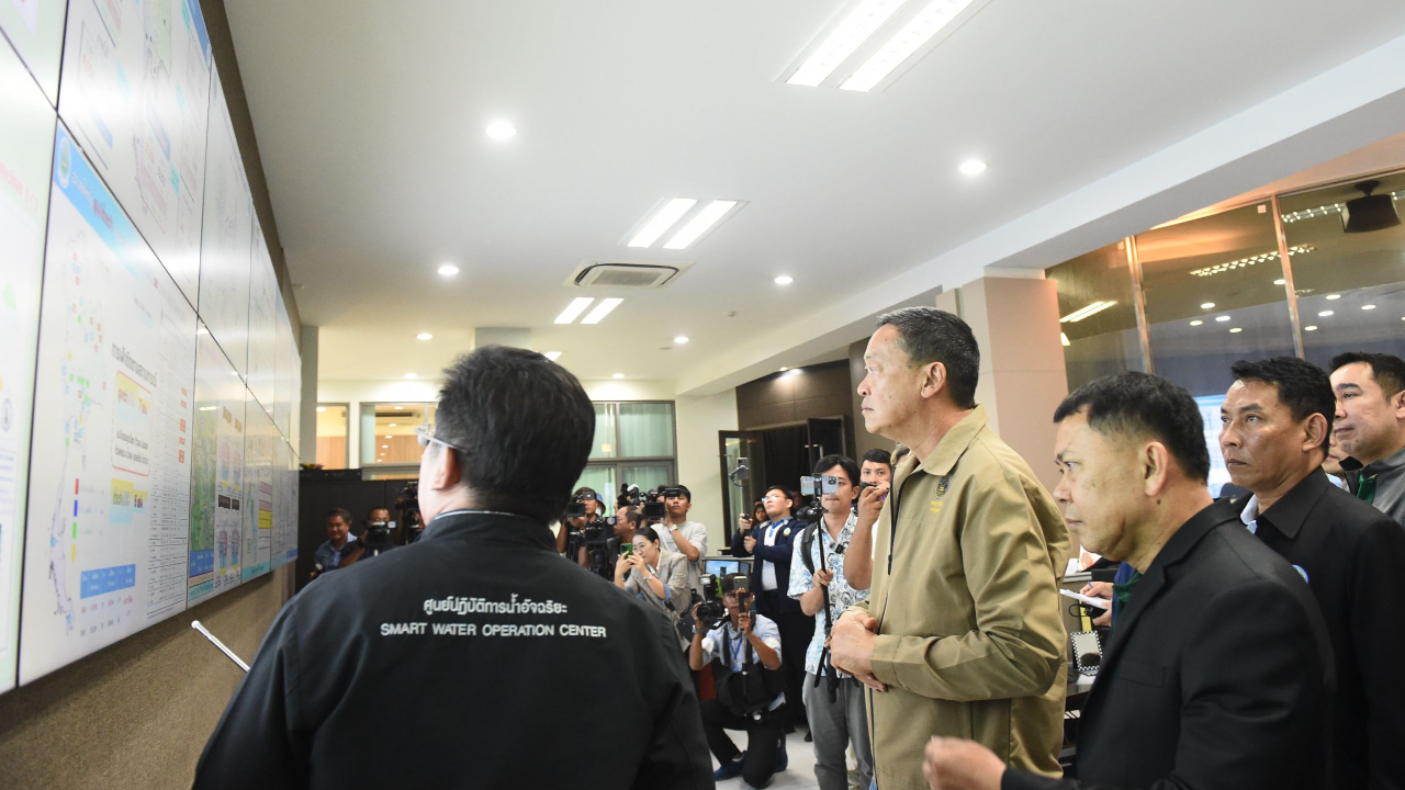 “เศรษฐา” ห่วงมวลน้ำก้อนใหญ่เข้าสุโขทัยพรุ่งนี้ สั่งวางแผนรับมือ ติดขัดให้พูดตรงๆ