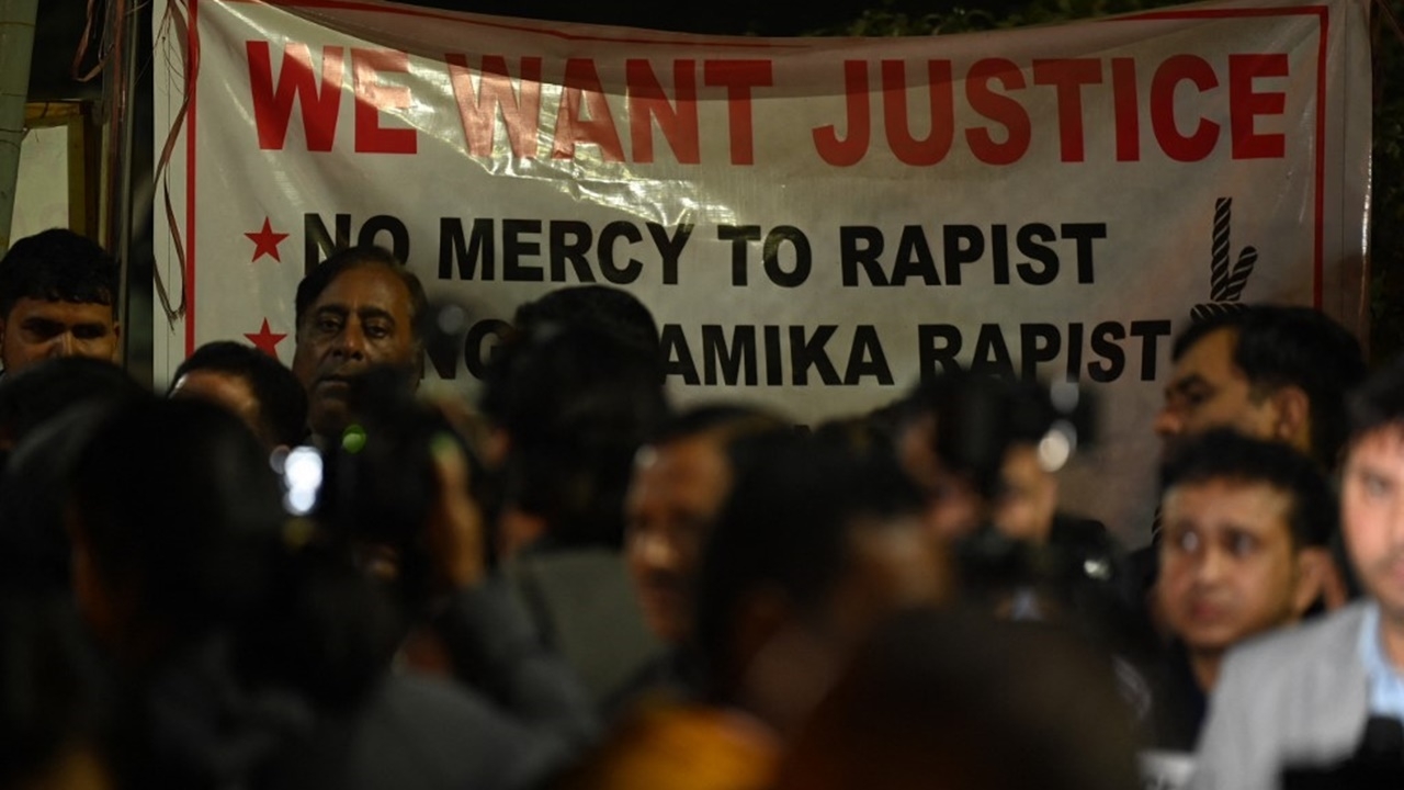 ชาวอินเดียเดือด เด็กหญิงถูกข่มขืน เดินเตร่ 2 ชม.ไม่มีใครยอมช่วย