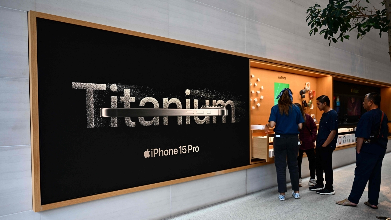 The analyst says that the iPhone 15 Pro has heat issues due to design reasons