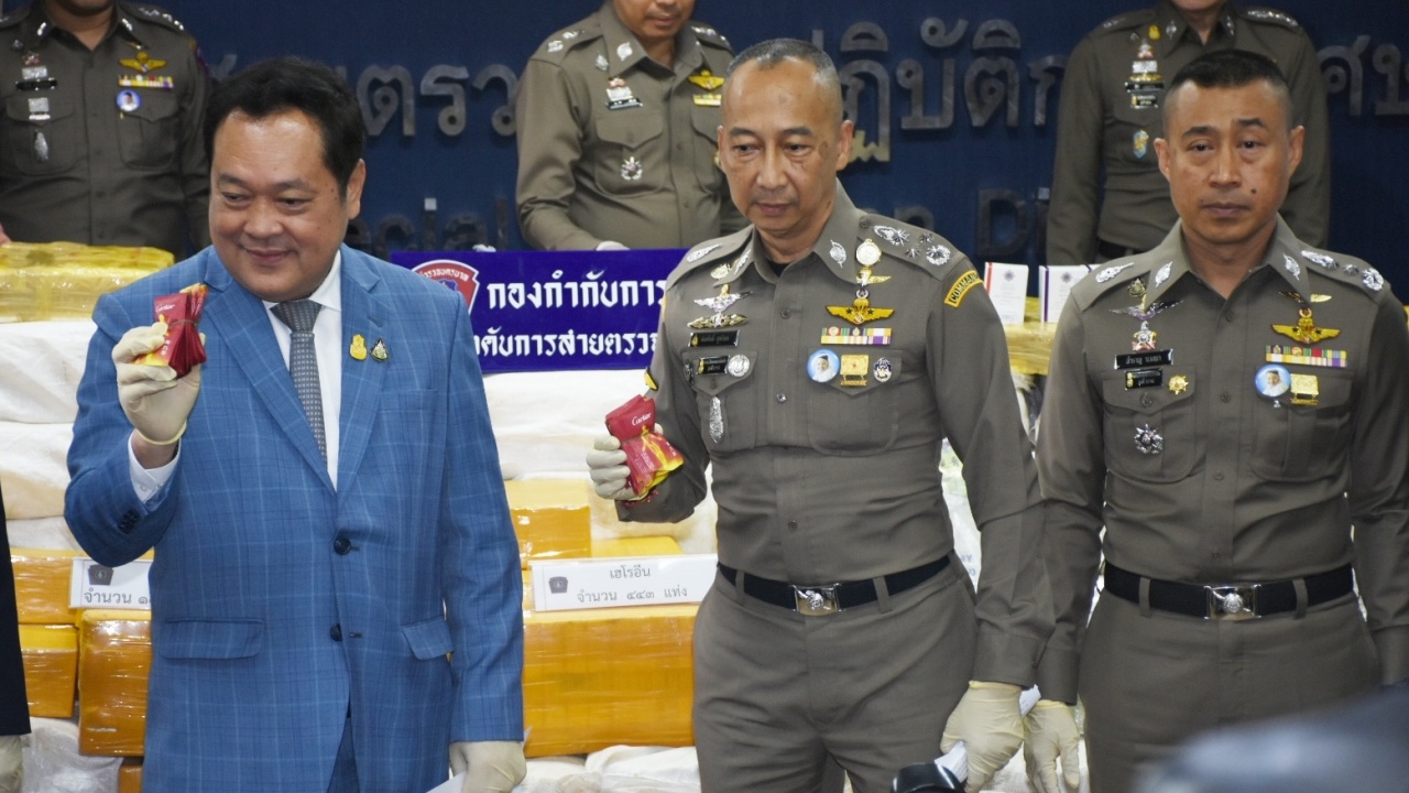 พล.ต.อ.ต่อศักดิ์ ปัดจัดฉาก จับยาลอตใหญ่ ยังไม่อยากพูดเรื่องตำแหน่ง ผบ.ตร.