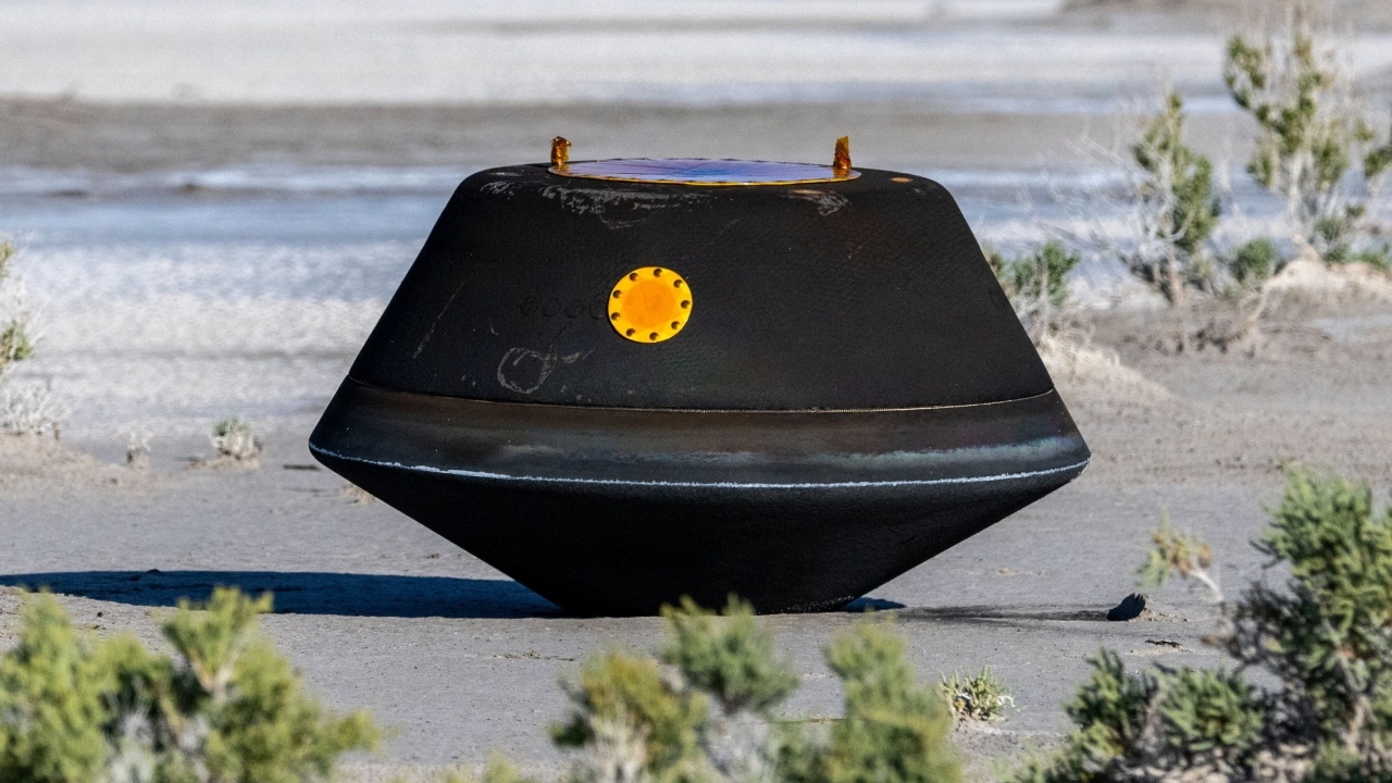 เผยนาซาหยุดเปิดฝาแคปซูลทันที หลังเจอฝุ่นดำปริศนา จากดาวเคราะห์น้อยเบนนู 