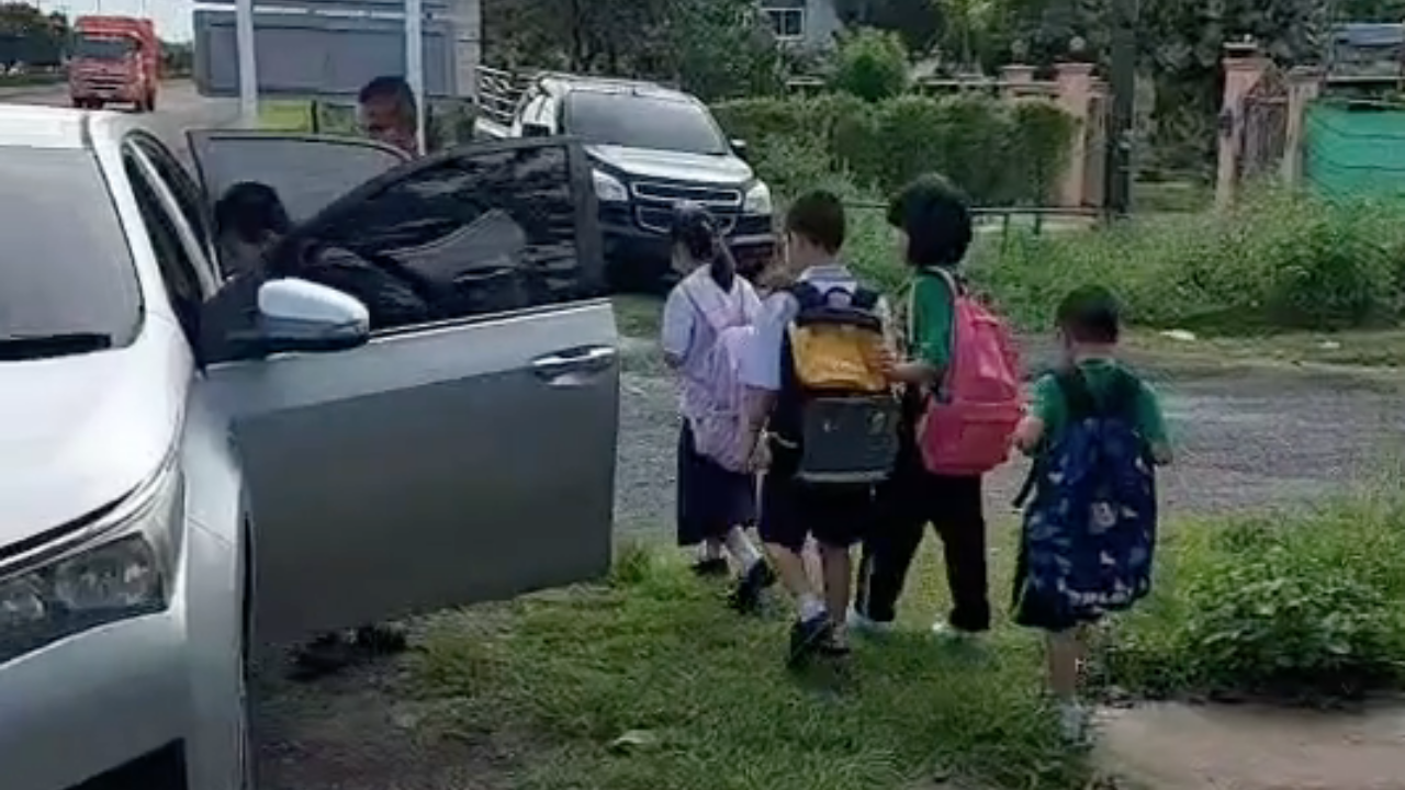 ตำรวจเผยที่มา คลิปไวรัลส่งเด็กไปโรงเรียน บอกงานประจำ คือการช่วย "ประชาชน"