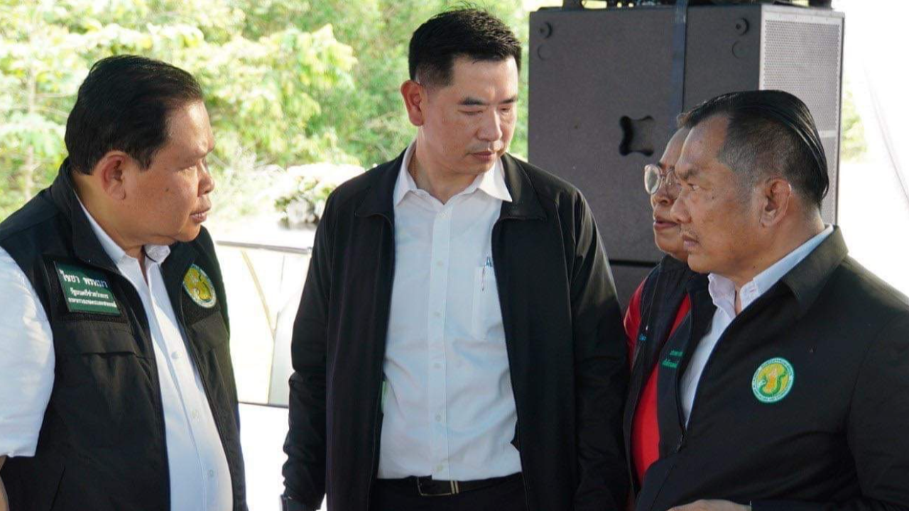 “ไชยา” ควง “คุณากร” ไปเมืองคอน มอบนโยบาย พัฒนาลายผ้าไทยสู่สากล