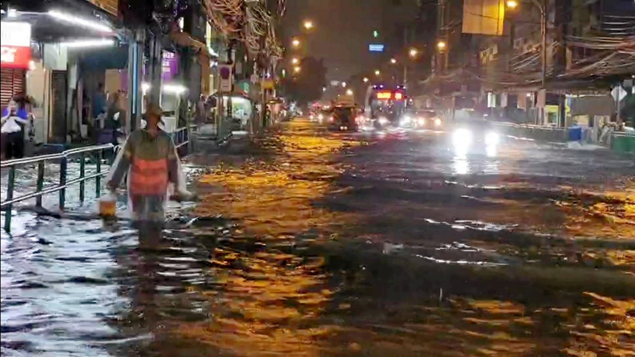 “ชัชชาติ” ตั้ง 6 จุดรวมพล รับฝนถล่มกรุง โดยเฉพาะอุดมสุข บางนา