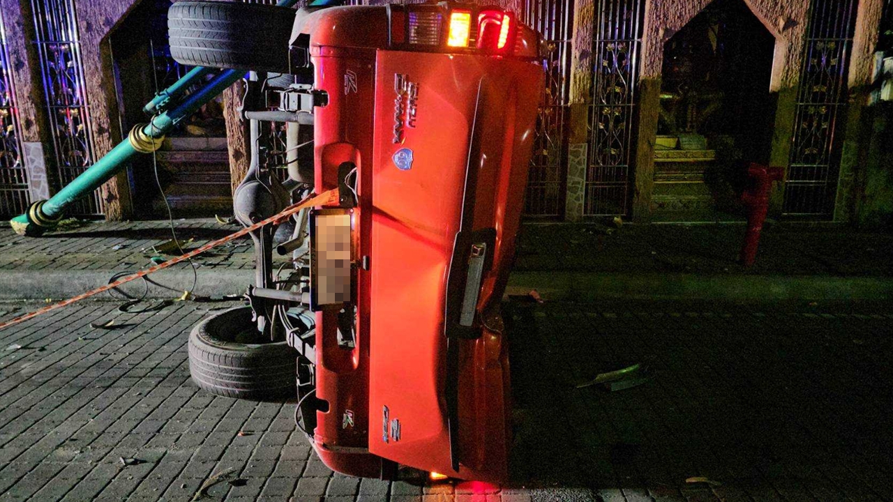 สาวเก็บของเก่า ถูกกระบะตีนผี พุ่งชนลากเกือบ 100 ม. ดับสยองคาถนน